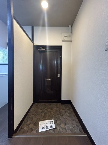 マンションなぎさの玄関