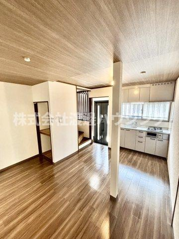 寝屋川市大利元町テラスハウスの居間・リビング