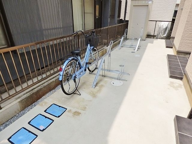 川口市芝２丁目のアパートのエントランス