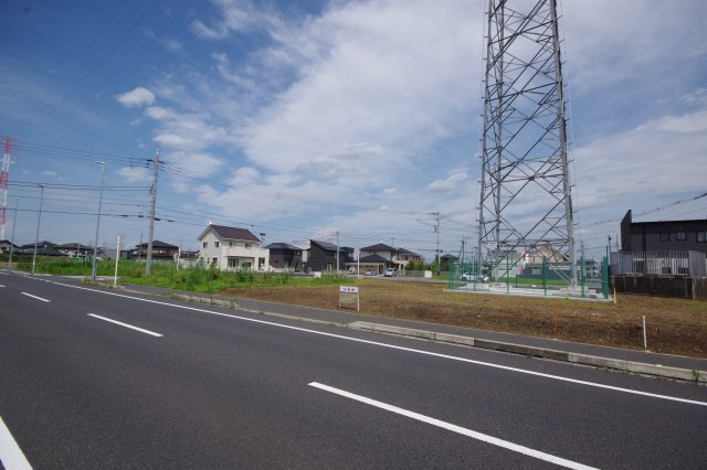 宇都宮市峰町　分譲地　区画B　の前面道路含む現地写真|産業通りに接しています