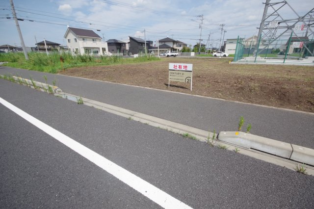 宇都宮市峰町　分譲地　区画B　の前面道路含む現地写真|歩道部分