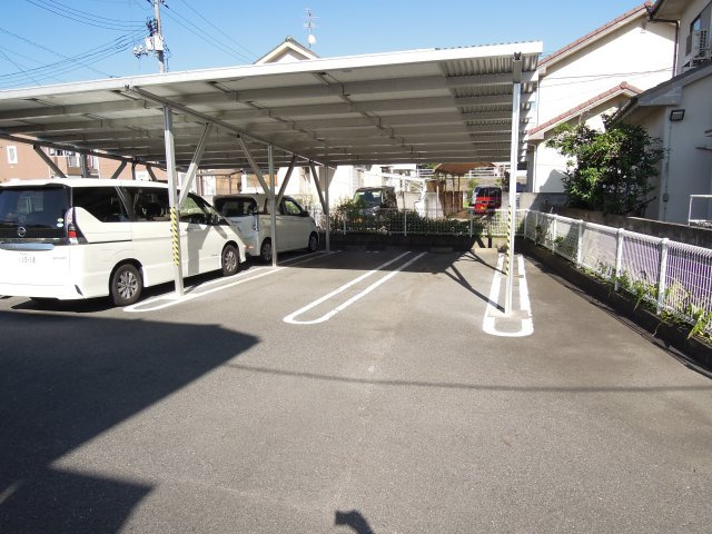 プリムローズⅡの駐車場