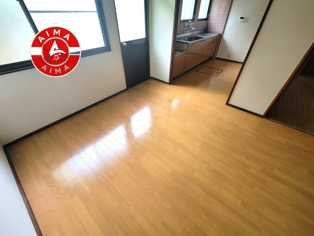 福岡市早良区早良4丁目のダイニング|キッチンから立ち込める香りが今日の料理を期待させます。