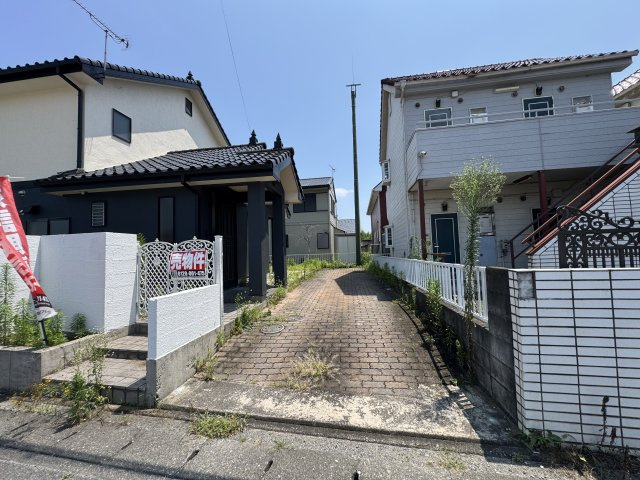 高崎市新町　中古住宅の駐車場|駐車場は縦列3台可能です！