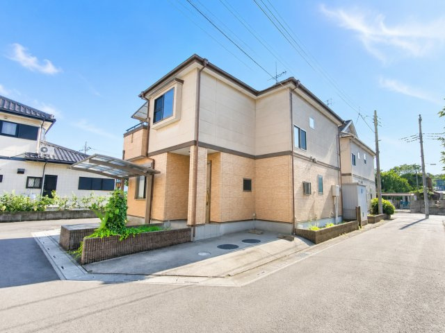 越谷市大成町1丁目　3方角中古住宅の外観|カーポートもあり！駐車もしやすい！
