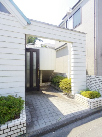 小山クリスタルコーポのエントランス