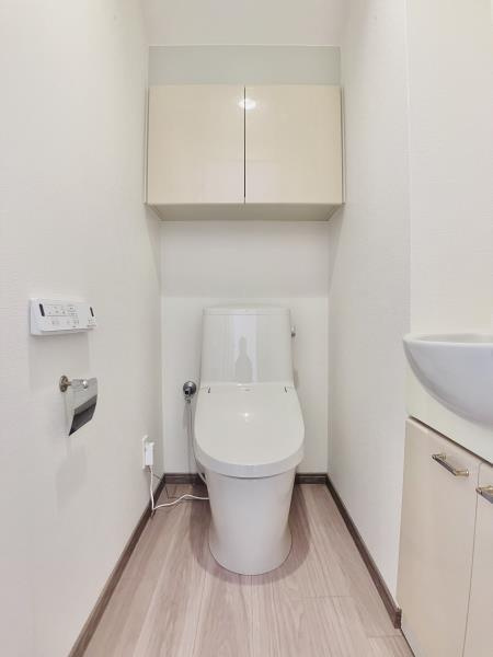 ウヴラージュ広尾のトイレ|落ち着いた色調のトイレです