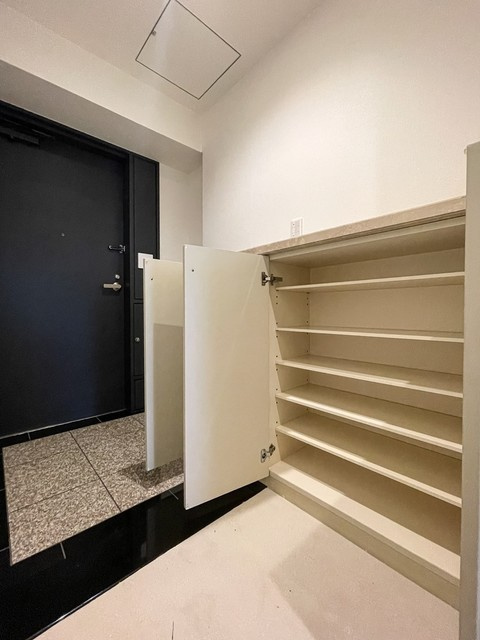 恵比寿ガーデンテラス弐番館の玄関|※写真は同タイプ住戸です。