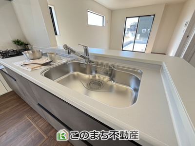 【キッチン】 | LievleGarden.S古河下辺見第7　 | 同社施工物件写真。※建具やフローリング、その他仕様が異なる場合がございます。