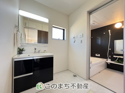 【洗面所】 | LievleGarden.S古河下辺見第7　 | 同社施工物件写真。※建具やフローリング、その他仕様が異なる場合がございます。