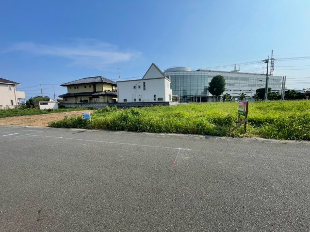 -三丁目不動産-　上里町七本木　2区画の前面道路含む現地写真