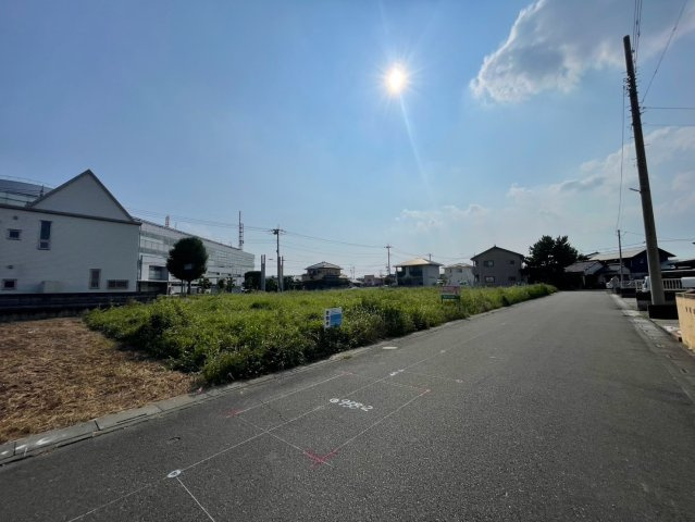 -三丁目不動産-　上里町七本木　2区画の前面道路含む現地写真