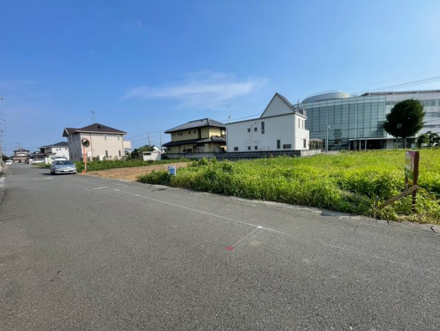 -三丁目不動産-　上里町七本木　2区画の前面道路含む現地写真