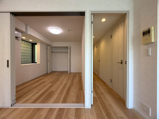 角部屋にして高光量！！１階なのにこのスペックは吉！！ペットも飼えて１ＬＤＫとしても利用しやすく、かと言って狭さ感じないグランドなメゾンの『グランドメゾン保土ケ谷』リフォームの洋室|スタンダードな洋室です