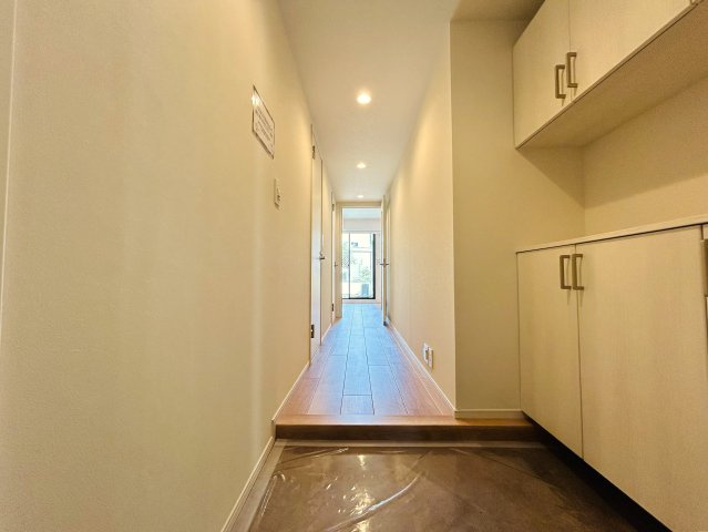 角部屋にして高光量！！１階なのにこのスペックは吉！！ペットも飼えて１ＬＤＫとしても利用しやすく、かと言って狭さ感じないグランドなメゾンの『グランドメゾン保土ケ谷』リフォームの玄関|きれいな玄関です
