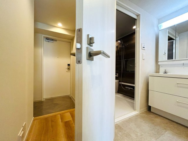 角部屋にして高光量！！１階なのにこのスペックは吉！！ペットも飼えて１ＬＤＫとしても利用しやすく、かと言って狭さ感じないグランドなメゾンの『グランドメゾン保土ケ谷』リフォームの内装|おしゃれな内装です
