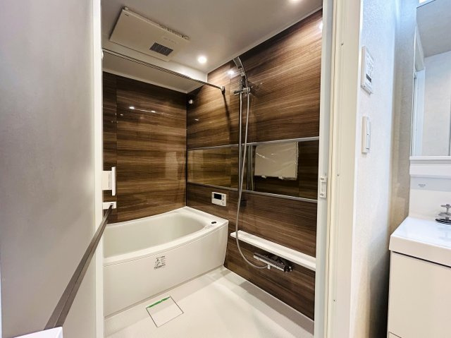 角部屋にして高光量！！１階なのにこのスペックは吉！！ペットも飼えて１ＬＤＫとしても利用しやすく、かと言って狭さ感じないグランドなメゾンの『グランドメゾン保土ケ谷』リフォームの浴室|ゆったり過ごせるお風呂です