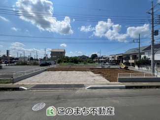 【駐車場】 | LievleGarden.S古河下辺見第7　 | お車を並列で2台駐車可能です(車種によります)。駐車場の横はお庭スペースとしても利用可能。お子様も喜びそう♪
