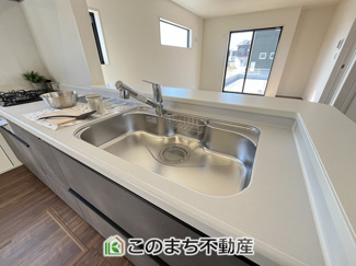 【キッチン】 | LievleGarden.S古河下辺見第7　 | 同社施工物件写真。※建具やフローリング、その他仕様が異なる場合がございます。
