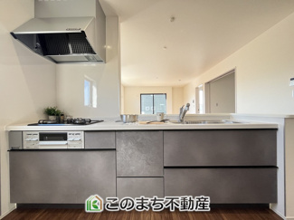 【キッチン】 | LievleGarden.S古河下辺見第7　 | 同社施工物件写真。※建具やフローリング、その他仕様が異なる場合がございます。