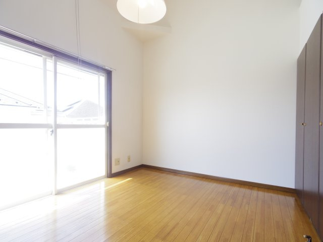 小山ロイヤルハイツの居間・リビング