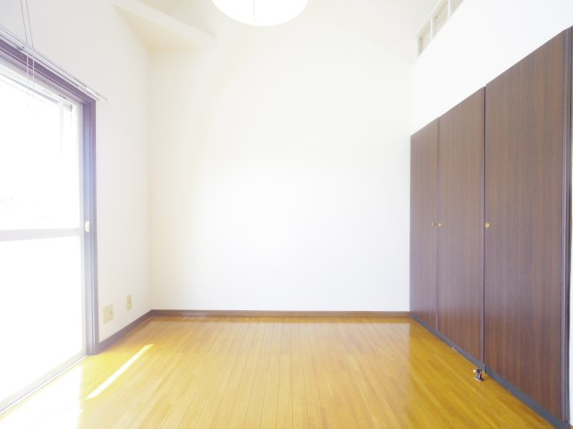 小山ロイヤルハイツの居間・リビング