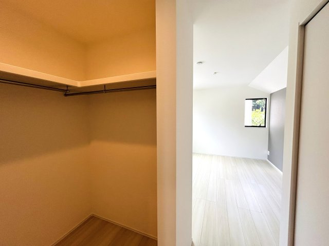 最後の１棟！！ってコトは、他の方々も認めたこの地この家この仕様！！ちなみに、床暖房を初めて使う方はビックリこいちゃう！もうアナタから離れられない！！的恋わずらい、な『保土ケ谷区瀬戸ケ谷町』新築戸建の収納