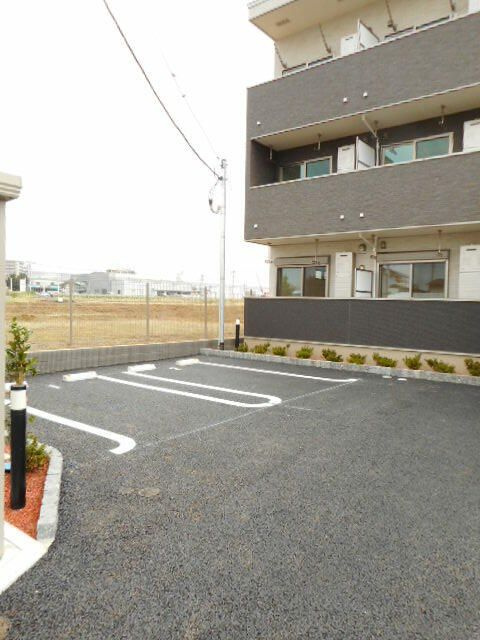 コンフォート．Ｔの駐車場