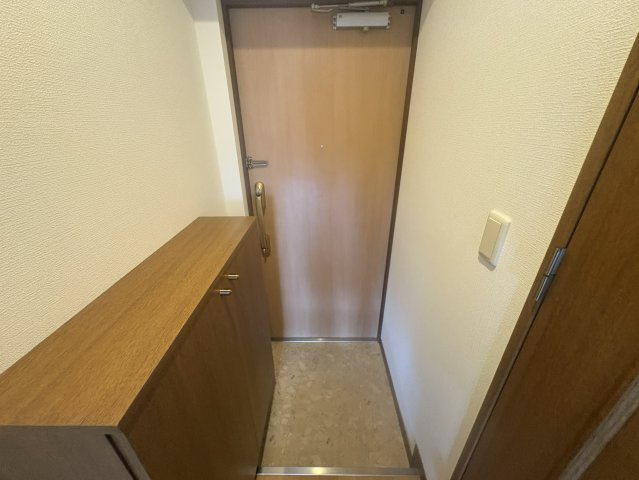 シーナリ江坂の玄関