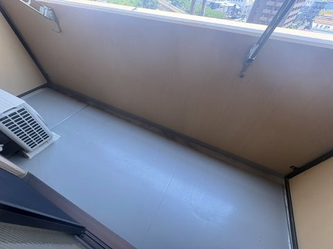シーナリ江坂のバルコニー
