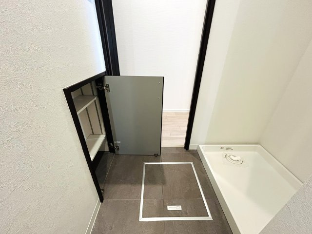 建物名を書く時は覚悟！免許証には書かれない寂しさある分、室内仕様は寂しくない！！MEGAドンキが近いので、冷蔵庫も最悪なくてＯＫじゃん！！な、『東急ドエル・横浜ヒルサイドガーデン２号棟』リフォームの収納|収納スペース豊富です