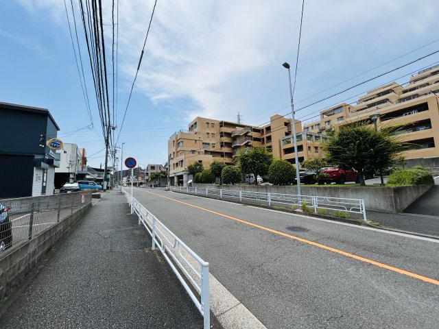 建物名を書く時は覚悟！免許証には書かれない寂しさある分、室内仕様は寂しくない！！MEGAドンキが近いので、冷蔵庫も最悪なくてＯＫじゃん！！な、『東急ドエル・横浜ヒルサイドガーデン２号棟』リフォームの周辺