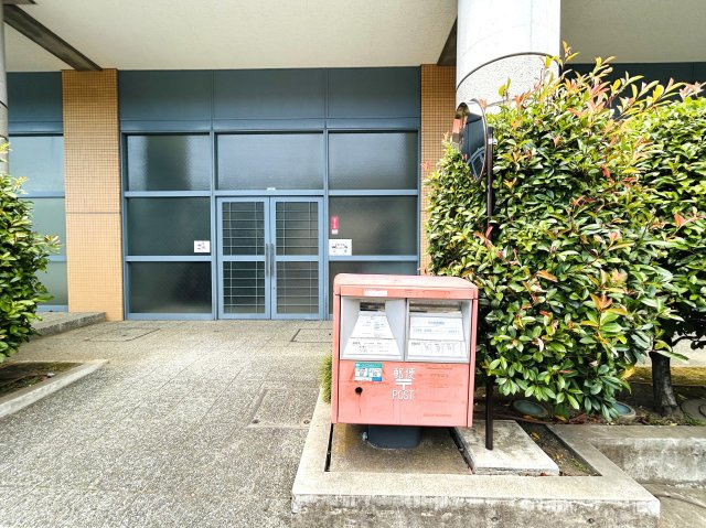 建物名を書く時は覚悟！免許証には書かれない寂しさある分、室内仕様は寂しくない！！MEGAドンキが近いので、冷蔵庫も最悪なくてＯＫじゃん！！な、『東急ドエル・横浜ヒルサイドガーデン２号棟』リフォームの周辺
