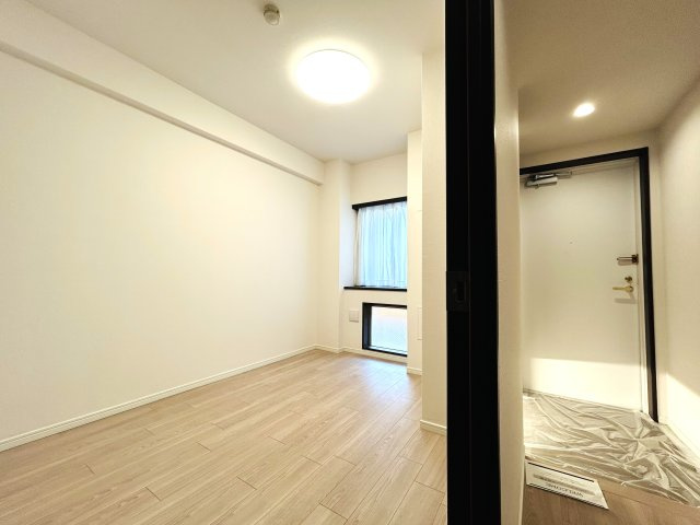 建物名を書く時は覚悟！免許証には書かれない寂しさある分、室内仕様は寂しくない！！MEGAドンキが近いので、冷蔵庫も最悪なくてＯＫじゃん！！な、『東急ドエル・横浜ヒルサイドガーデン２号棟』リフォームの洋室|洋室です