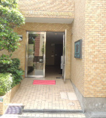 ライオンズマンション椎名町のエントランス