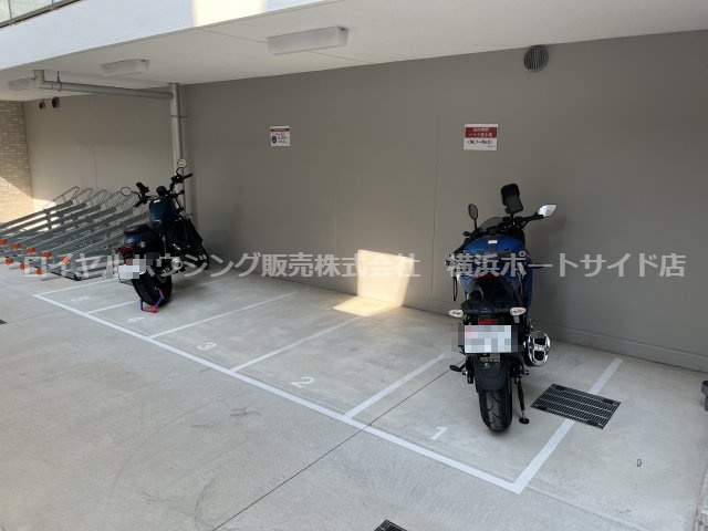 【駐車場】