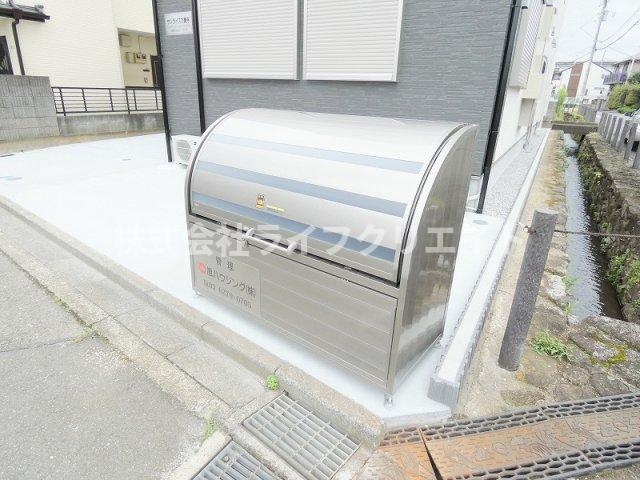サンライズ万願寺の居間・リビング