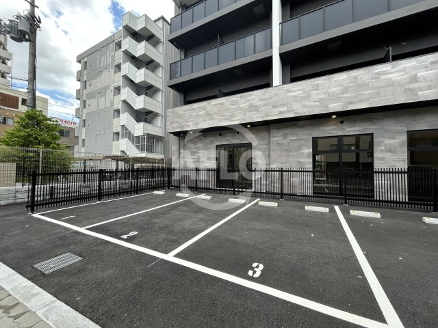 コンフォリアリヴ淡路の駐車場