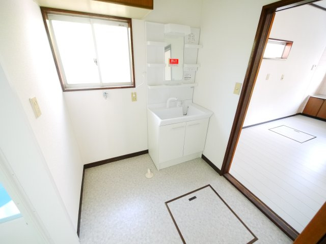 東金市大沼田　中古戸建の独立洗面台|内外装リフォーム済み令和8年5月ユニットバス 3台可能内計2台  業務スーパー徒歩約3分閑静な分譲地