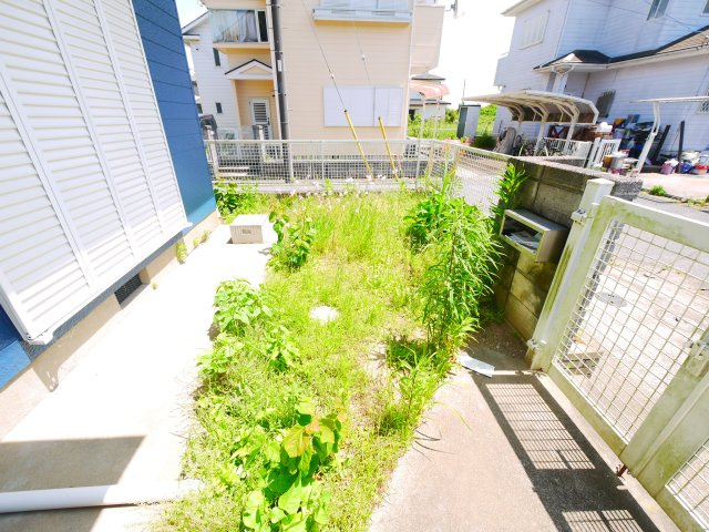 東金市大沼田　中古戸建の庭|内外装リフォーム済み令和8年5月ユニットバス 3台可能内計2台  業務スーパー徒歩約3分閑静な分譲地