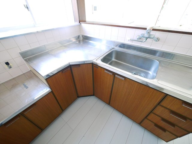 東金市大沼田　中古戸建のキッチン|内外装リフォーム済み令和8年5月ユニットバス 3台可能内計2台  業務スーパー徒歩約3分閑静な分譲地
