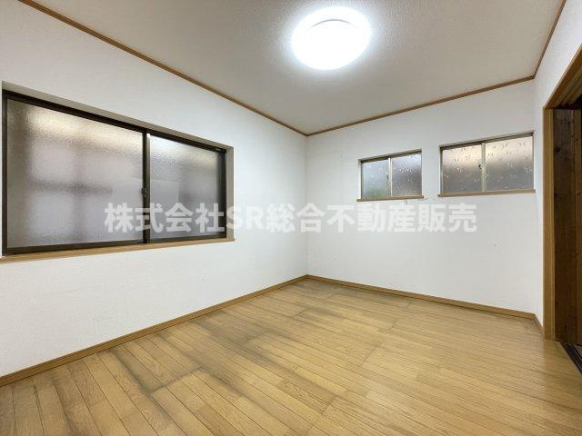 若江東町1丁目中古戸建の洋室|使い勝手のいい洋室です