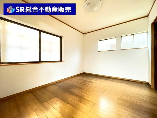若江東町1丁目中古戸建の洋室|使い勝手のいい洋室です
