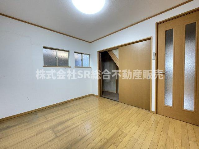 若江東町1丁目中古戸建の洋室|コンパクトで使いやすい洋室です