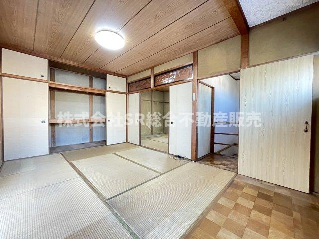 若江東町1丁目中古戸建の和室|弊社は中古戸建のご紹介、その後のリフォームのご提案、
賃貸物件のご紹介、すべてご対応可能です。
お客様にあったプランをご提案致します。
まずはお問合せ下さいませ。