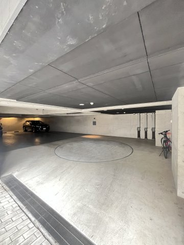カスタリア目黒長者丸の駐車場