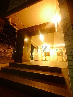 レーヴ横浜保土ヶ谷フェルクルールのエントランス