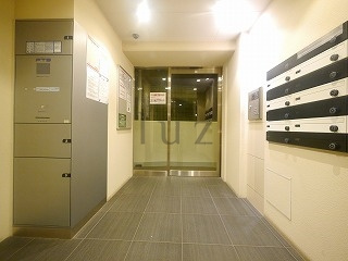 レーヴ横浜保土ヶ谷フェルクルールのエントランス