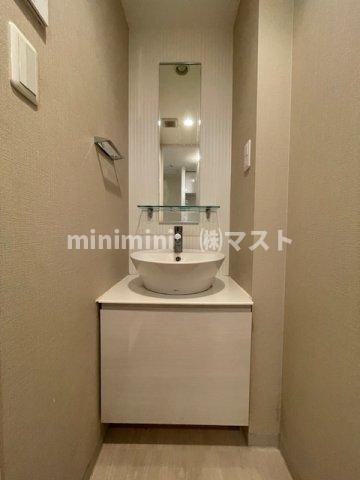 大阪市中央区本町橋の賃貸マンションの洗面所