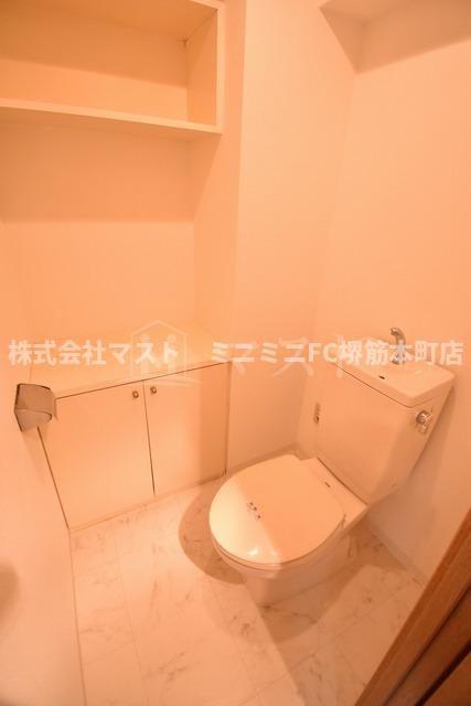 大阪市中央区瓦屋町３丁目の賃貸マンションのトイレ